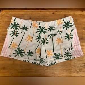 Like New XL Fleo shorts. Cute palm print! Super soft. Pet and smoke free home.